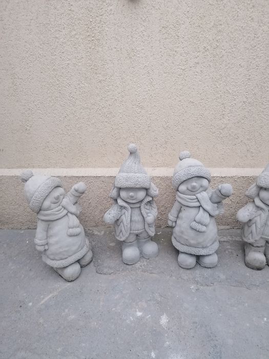 Faci bani de sărbători !! Oameni de zăpadă !!