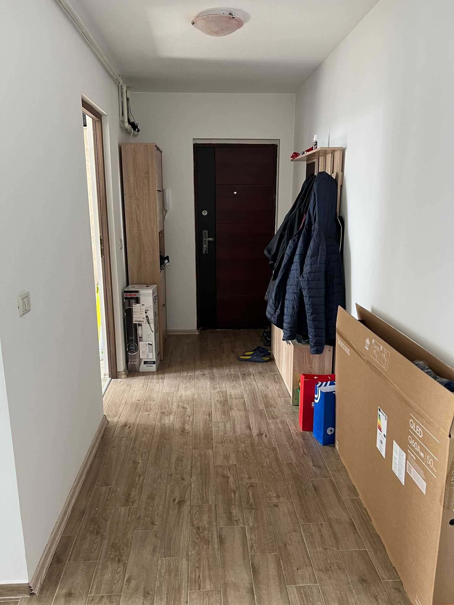 Apartament cu 3 camere, PROPRIETAR, decomandat,  STEAUA- MANSARDA