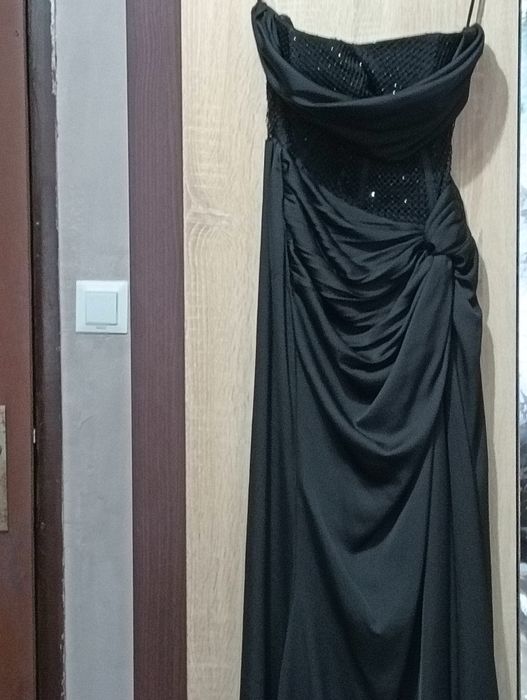 Дълга копринена бална рокля