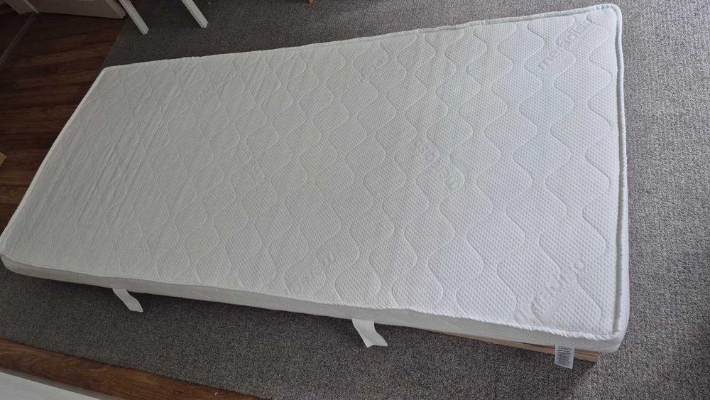 Pat Ikea Malm 90x200 cu saltea si somiera si sertare