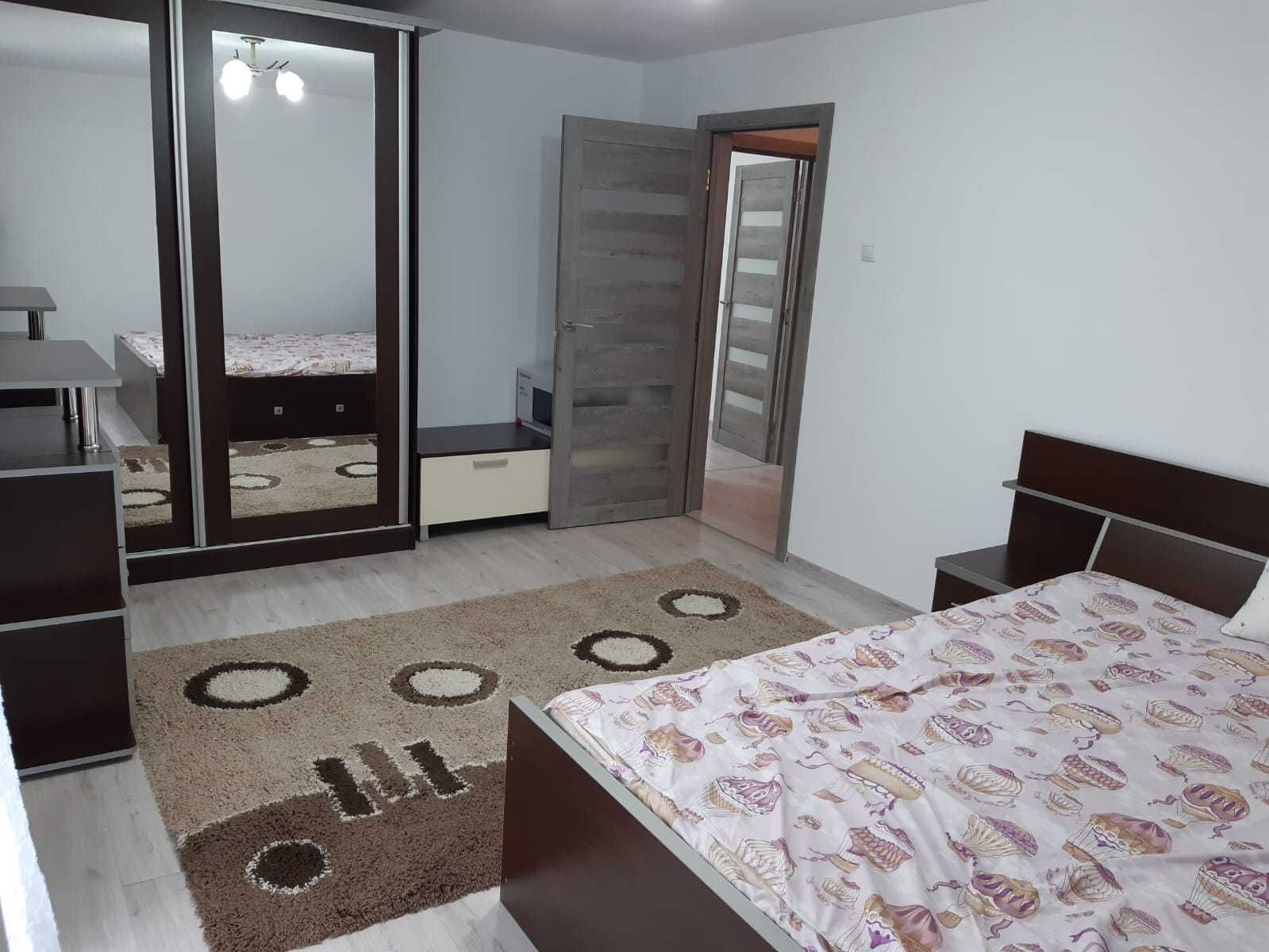 Închiriez apartament 3 camere și living în Mărăști