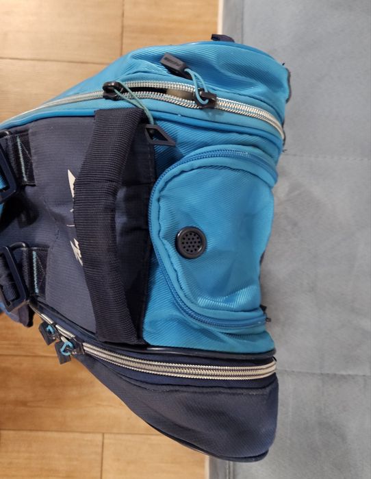 Продавам сак за тенис Babolat pure drive 6