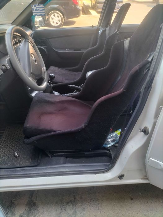 Сидения спортивные ковши стекловолокно