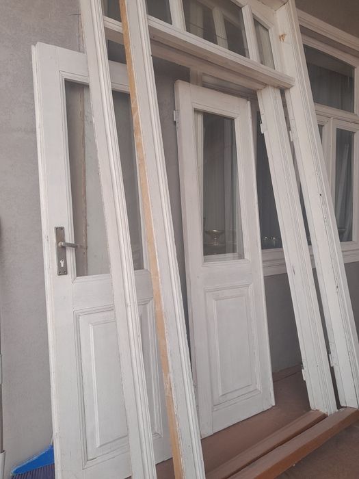 Эски тахта эшиклар 2та, телевизор, диван кресло