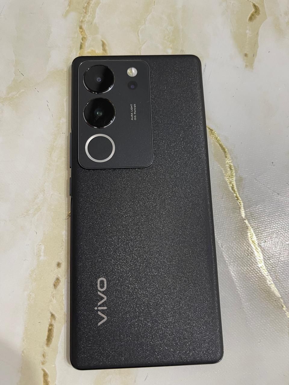 Продам смартфон Vivo V29