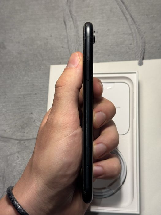 iPhone XR 64GB - неразличим от нов