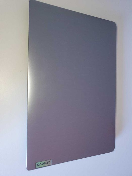 Лаптоп Lenovo IdeaPad 3 14ITL6 в много добро състояние.