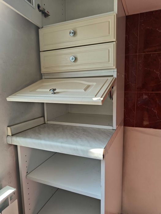 Цяла кухня без уредите