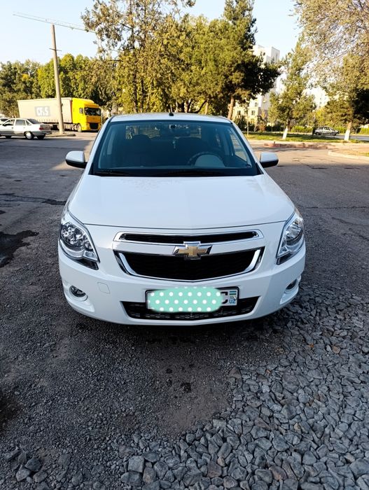 Белый Chevrolet Cobalt, июнь 2024