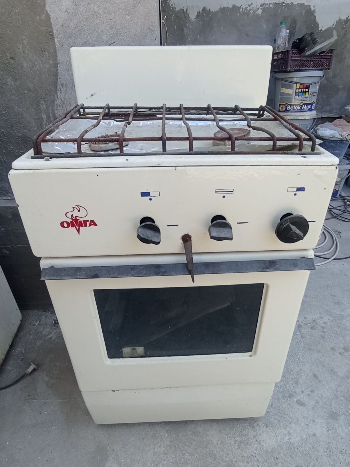 Haladilnik bilan gaz plita