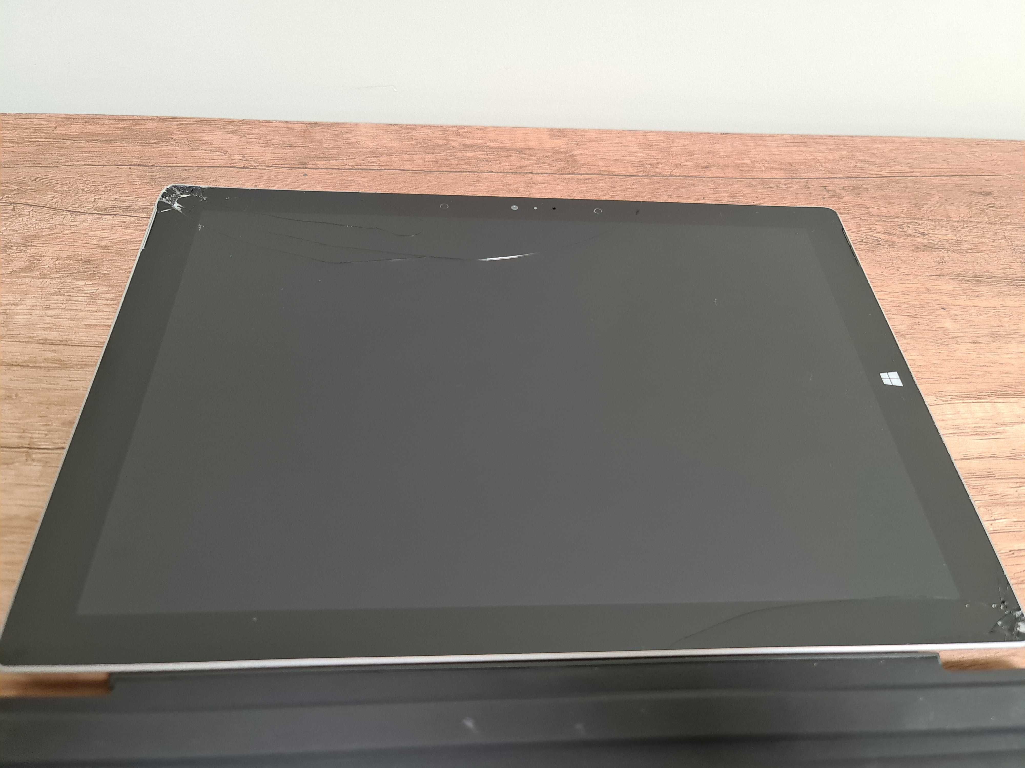 Таблет Microsoft Surface Pro 3 - работещ, с пукнат дисплей