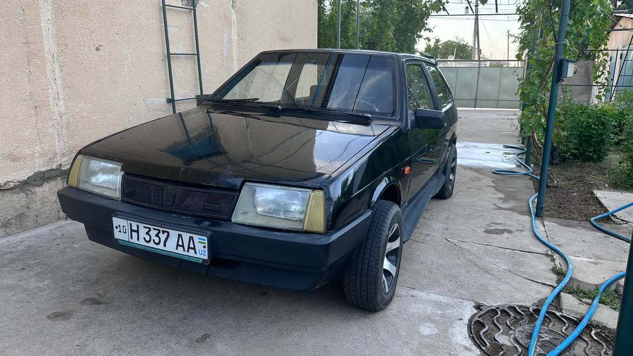 Lada 2108 чёрного цвета