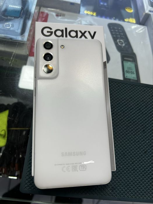 Samsung galaxy s21 FE 8/128 gb imei utkan 2simkarta.  булиши шу обмен