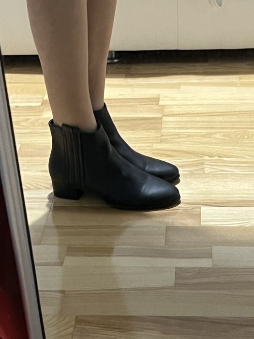 Botine scurte negre marimea 40