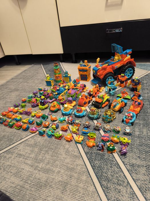 Colecție Super Zings ( roboti, mașină, tren , peste 90 figurine)  etc