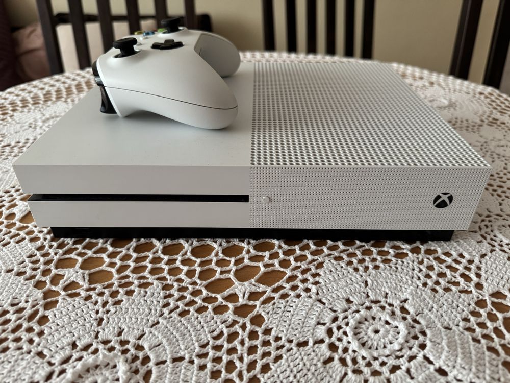 Продавам Xbox one S