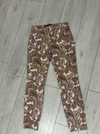 Pantaloni cu imprimeu zara