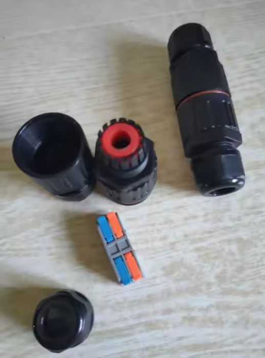 Conector conductor protectie umezeala