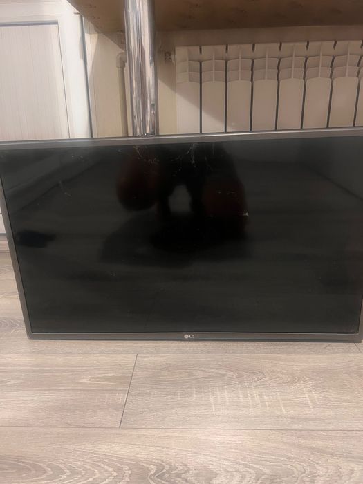 Телевизор б/у. . Разбитый