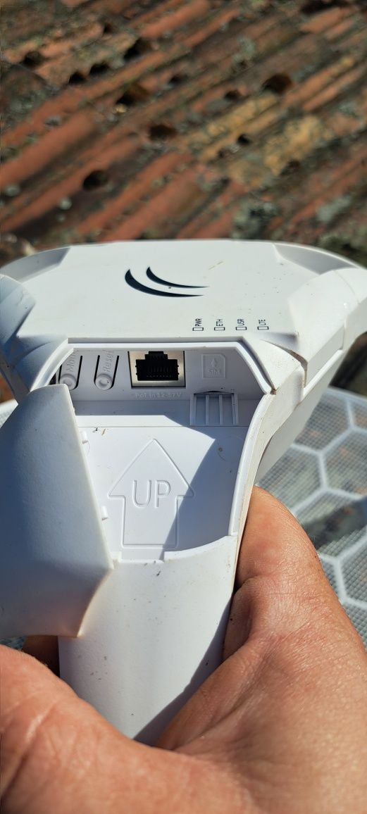 Mikrotik RBLHGR&R11-LTE