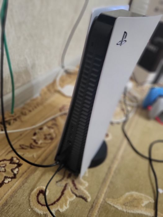 Sony Playstation 5 дисководом