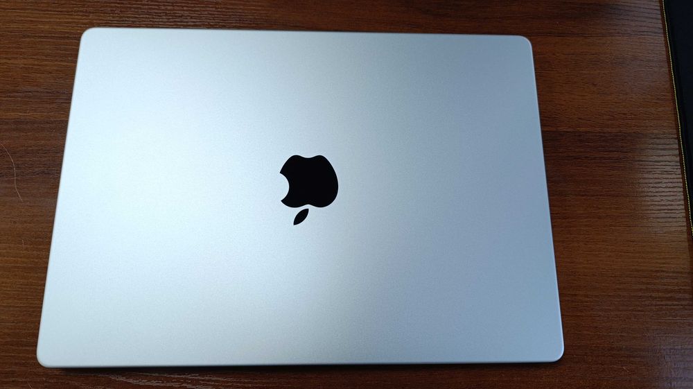 Продам Macbook mro 14inch m3 pro 18/512 Silver