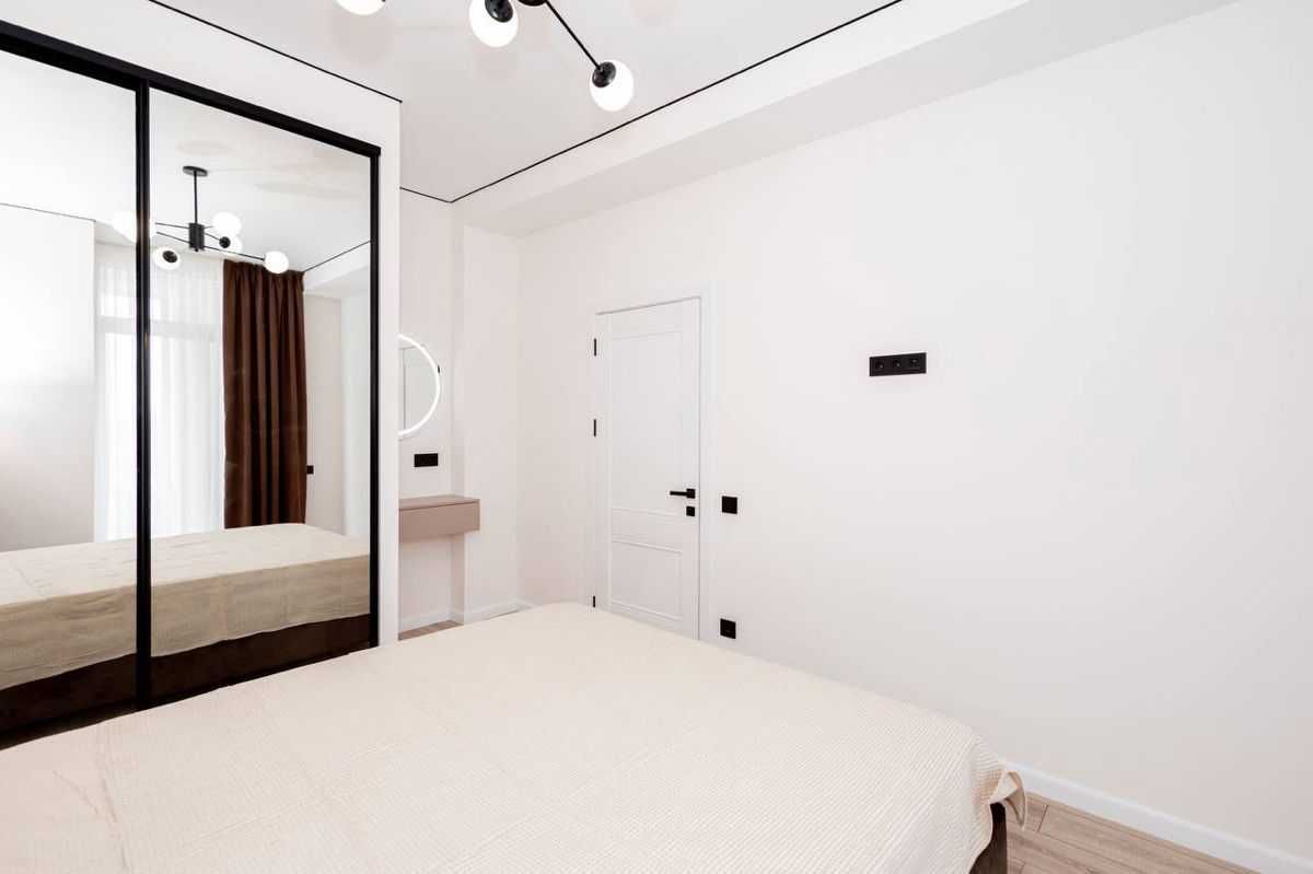Продава се Двустаен апартамент в София, Център - 57 кв.м за 2808 €/кв.м - Снимка #1