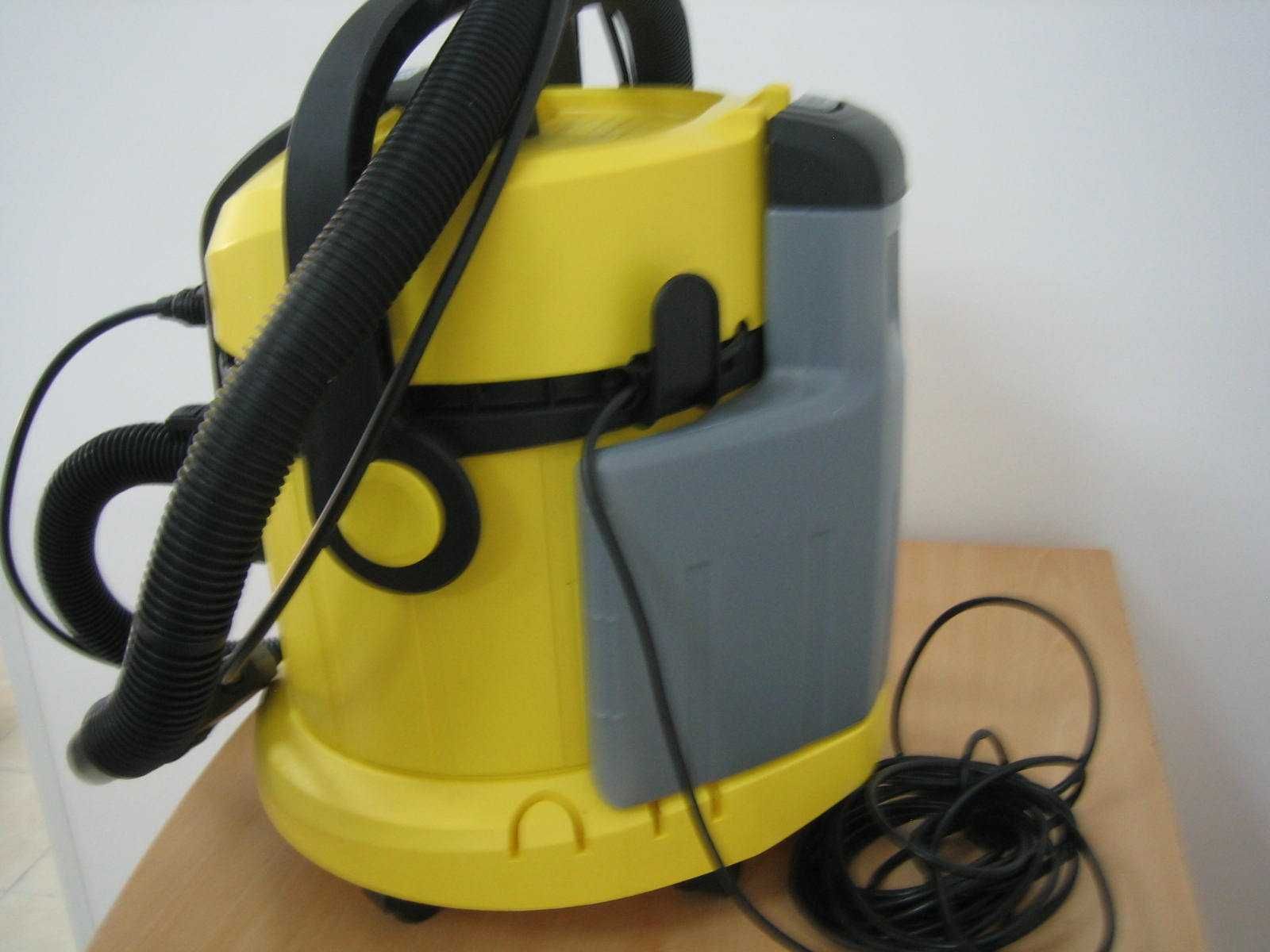 Перяща прахосмукачка Karcher SE 4001