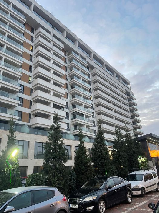 Închiriez loc de parcare