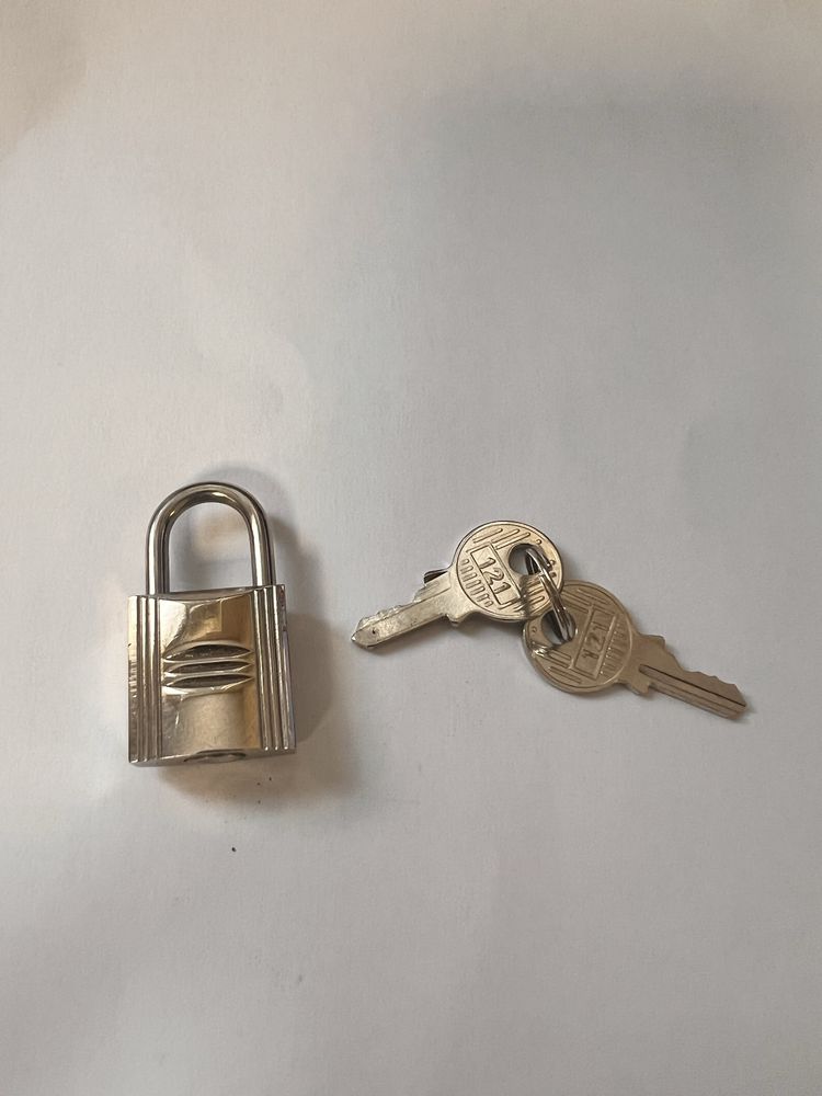 HERMES катинарче с ключове
