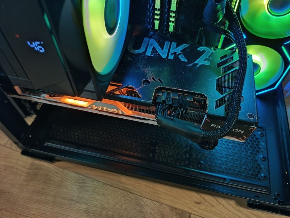 Vând RX 7700 XT 12gb DDR6 Sapphire Pure White FrostPunk