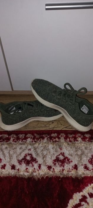 Vând adidasi adidas