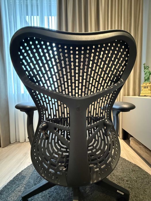 Herman Miller Mirra 2 (Fully Loaded) Офис Стол - Изключително Запазен!