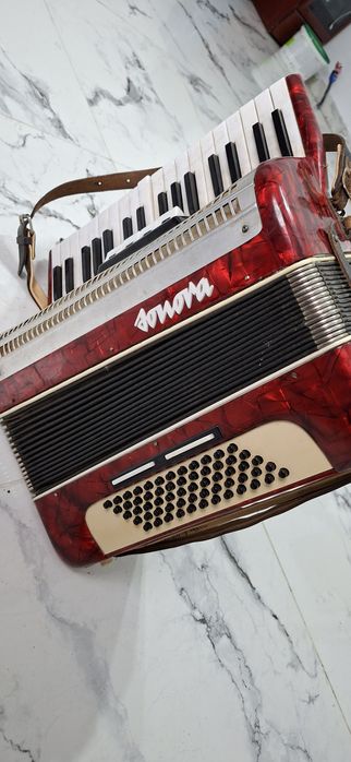 Vând acordeon sonora