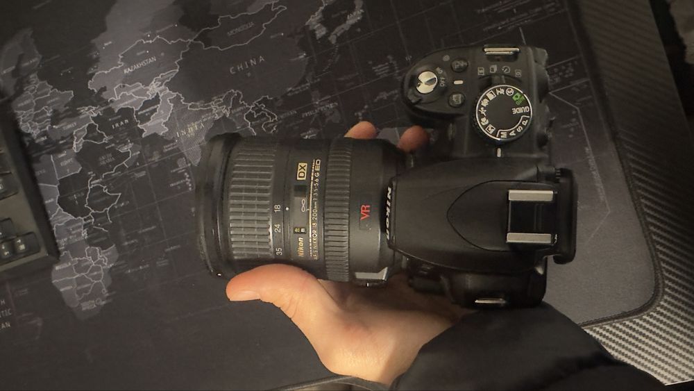 Nikon d3100 cu lentilă af5 nikkor 18-200mm 3,5-5,6f G VR 1