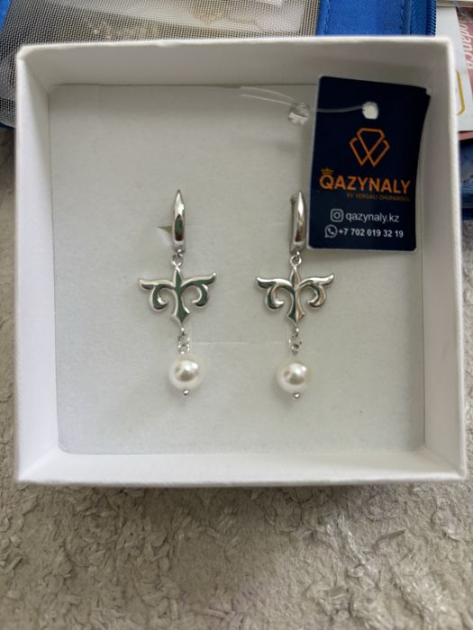 Күміс сырға сатылады