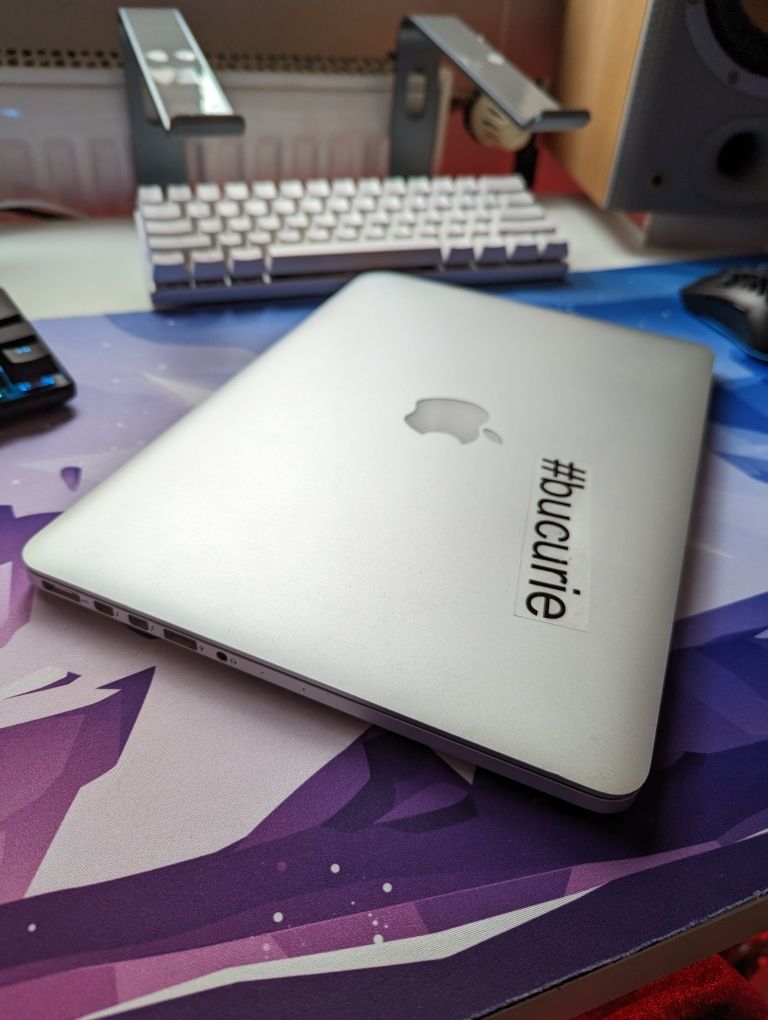 Macbook pro 2015 13" i5 8gb ram 128