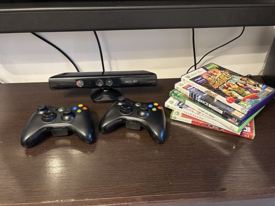 Xbox360 cu kinect , 2controlare si 8 jocuri