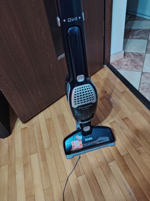 Aspirator vertical AEG