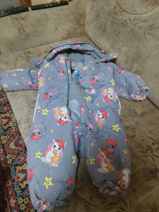 Продам зимний комбинезон на девочку