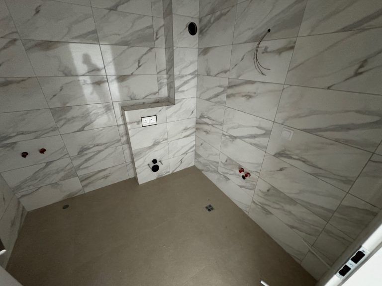 Vânzare apartament cu 2 camere nou finisat în Florești Teilor parcare