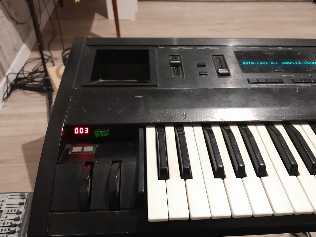 Продам ENSONIQ TS 10