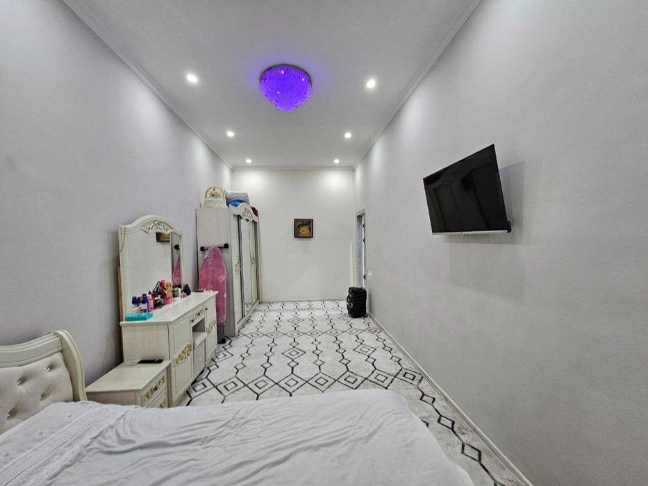 Buxoroda kvartira uy xonadon sotiladi 1 xonali 42m² +42m² 1-qavat