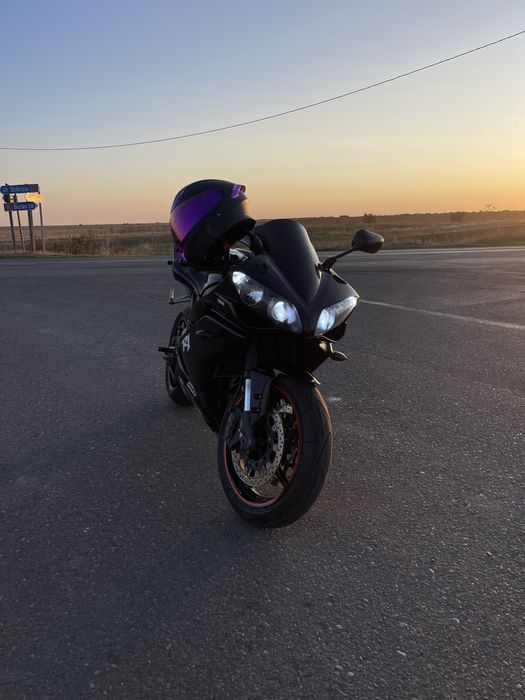 Vând yamaha r1 1000cc rn 19 2008