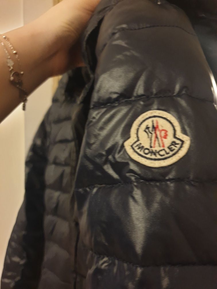 Vând geacă lungă moncler