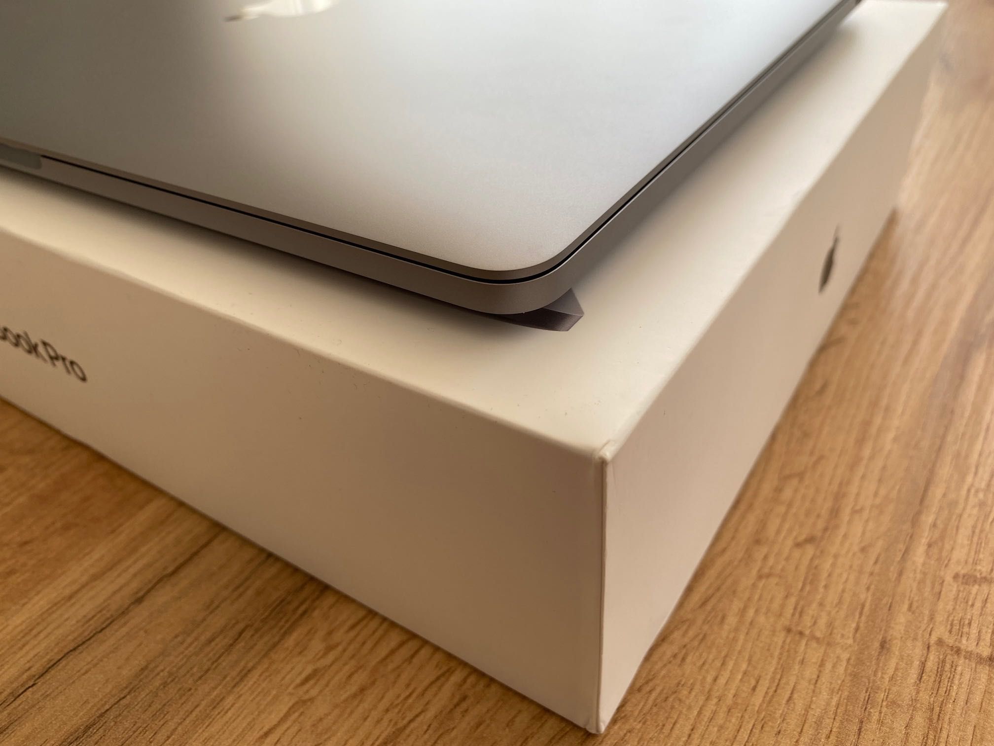 MacBook Pro 13" M1 Chip 8-Core CPU, 8-Core GPU, 16GB RAM, 512 SSD