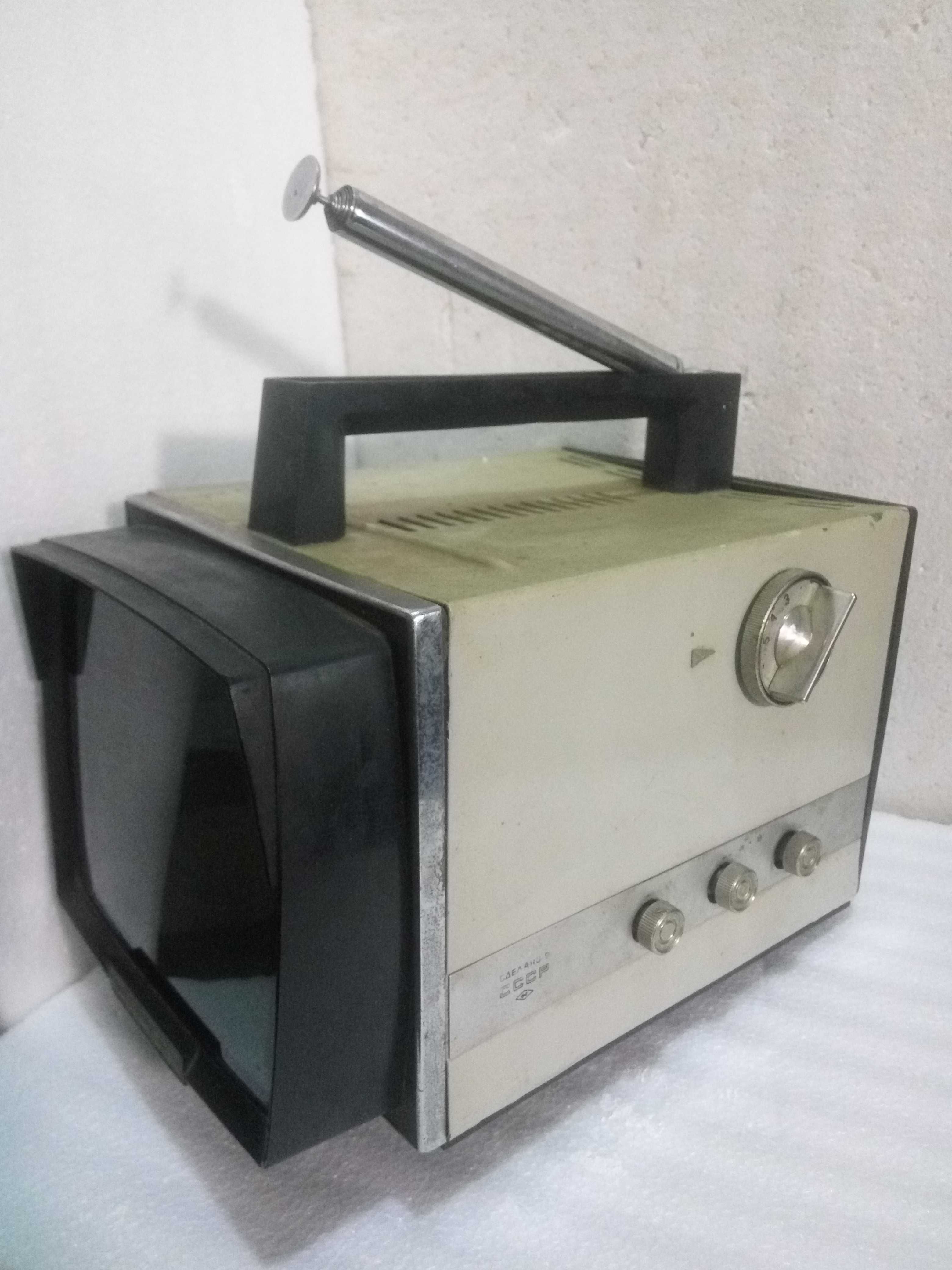 Televizor vintage alb negru portabil rusesc foarte rar