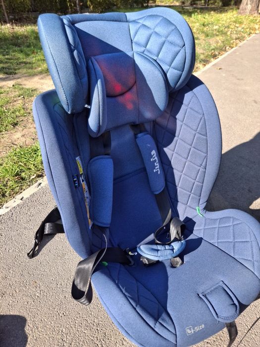 Scaun pentru copii cu ISOFIX.   PREȚ 300 DE LEI