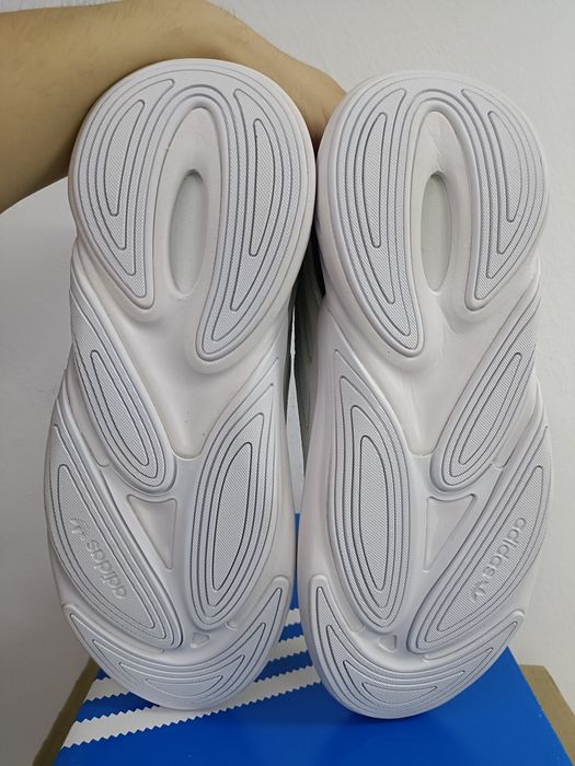 Adidas Ozelia номер 40 2/3 и 41 1/3