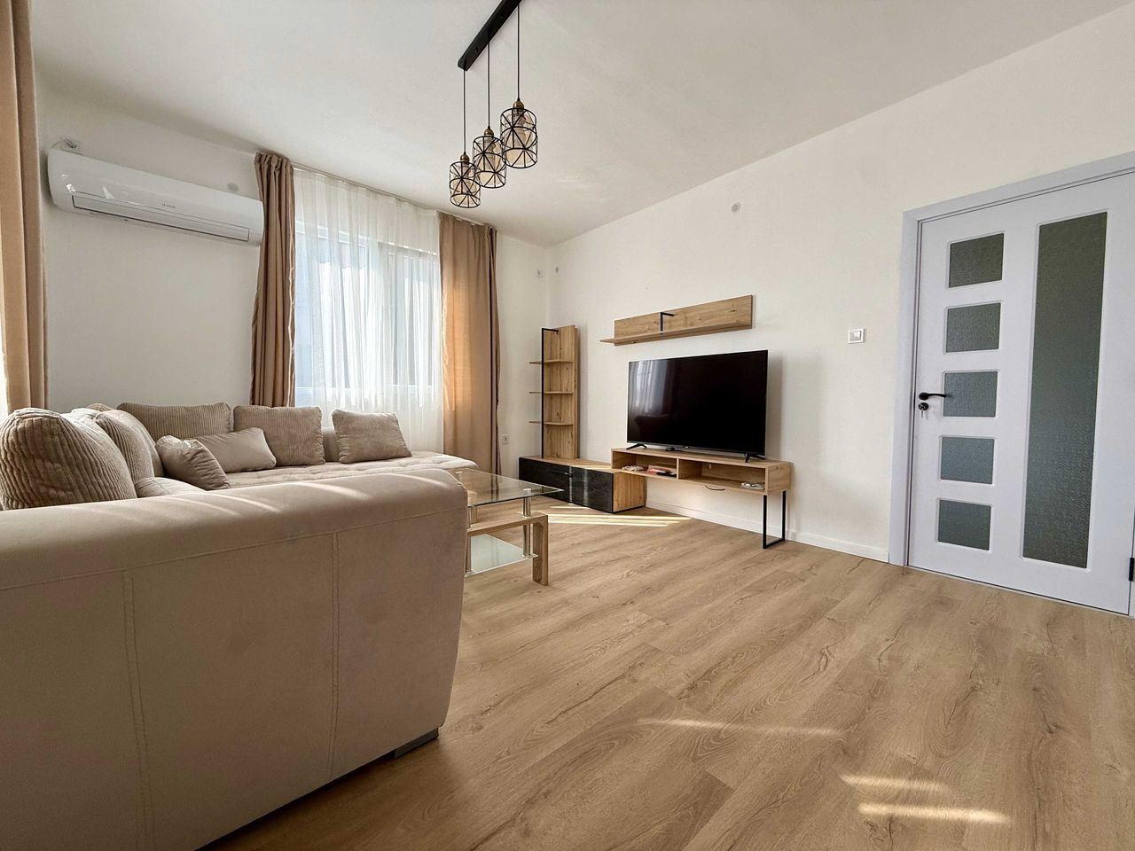Дава се под наем Тристаен апартамент в Асеновград - 110 кв.м за 433.5 € - Снимка #4